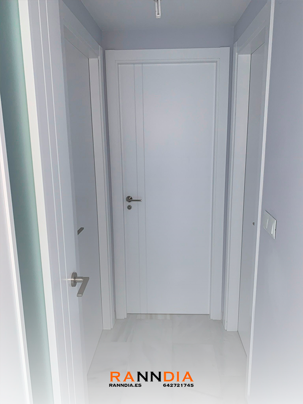 Puerta de interior modelo 11 en Carpinteros Torremolinos